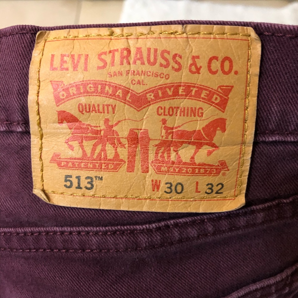 Levi’s maroon 30x30 denim jeans